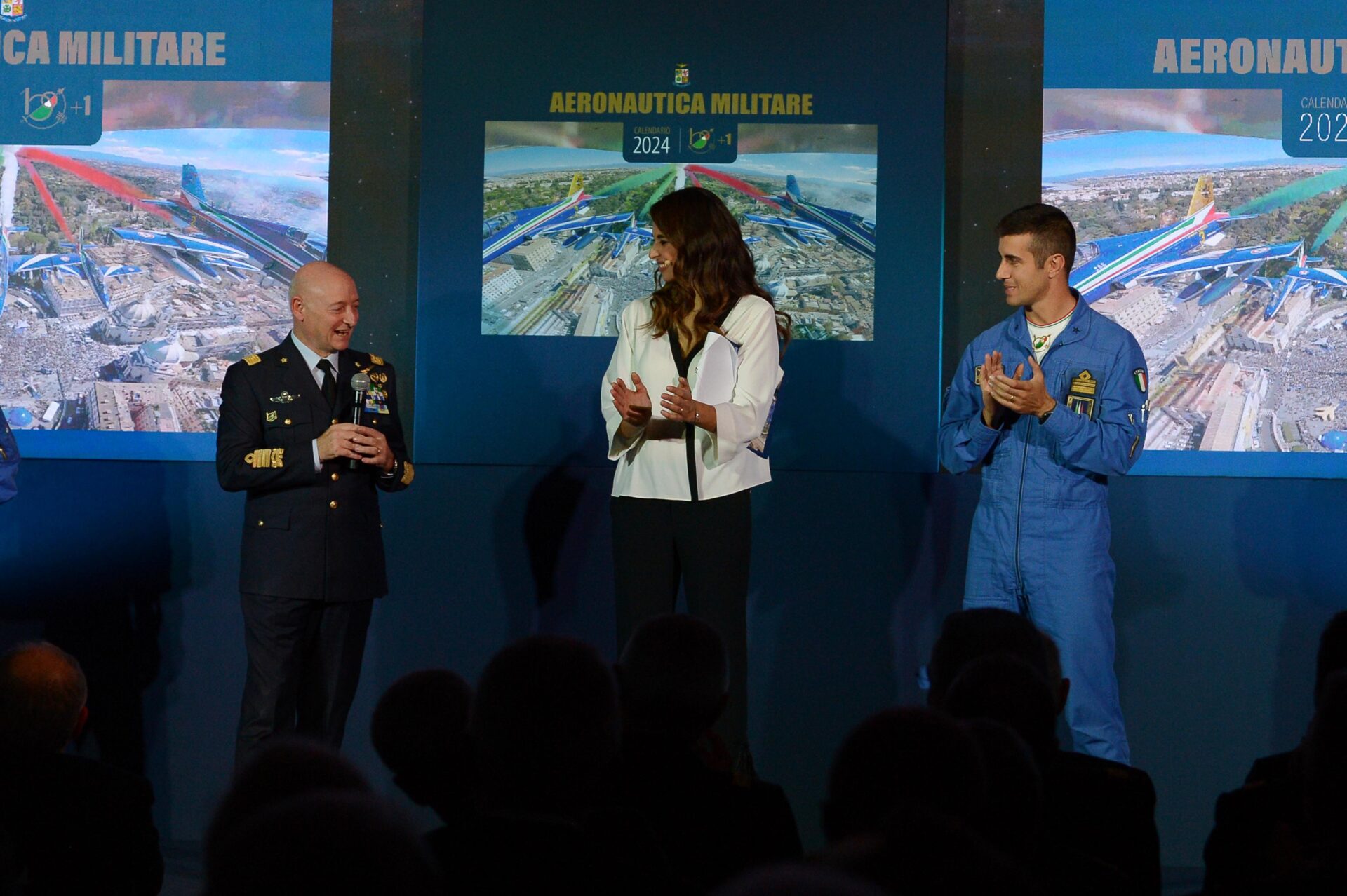 Presentato il calendario dell'Aeronautica: 100+1 anni raccontati  volando! - ItaliaLife24